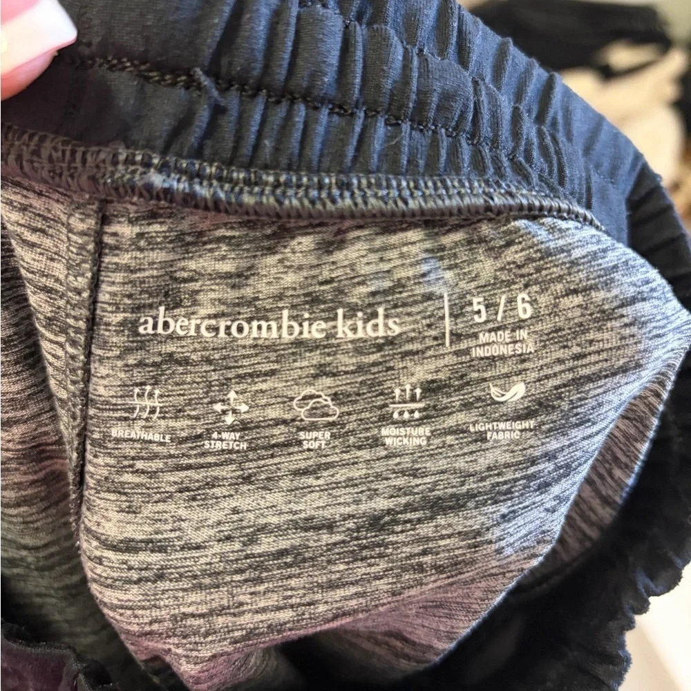 Abercrombie Kids Gray Athletic Shorts size 5/6